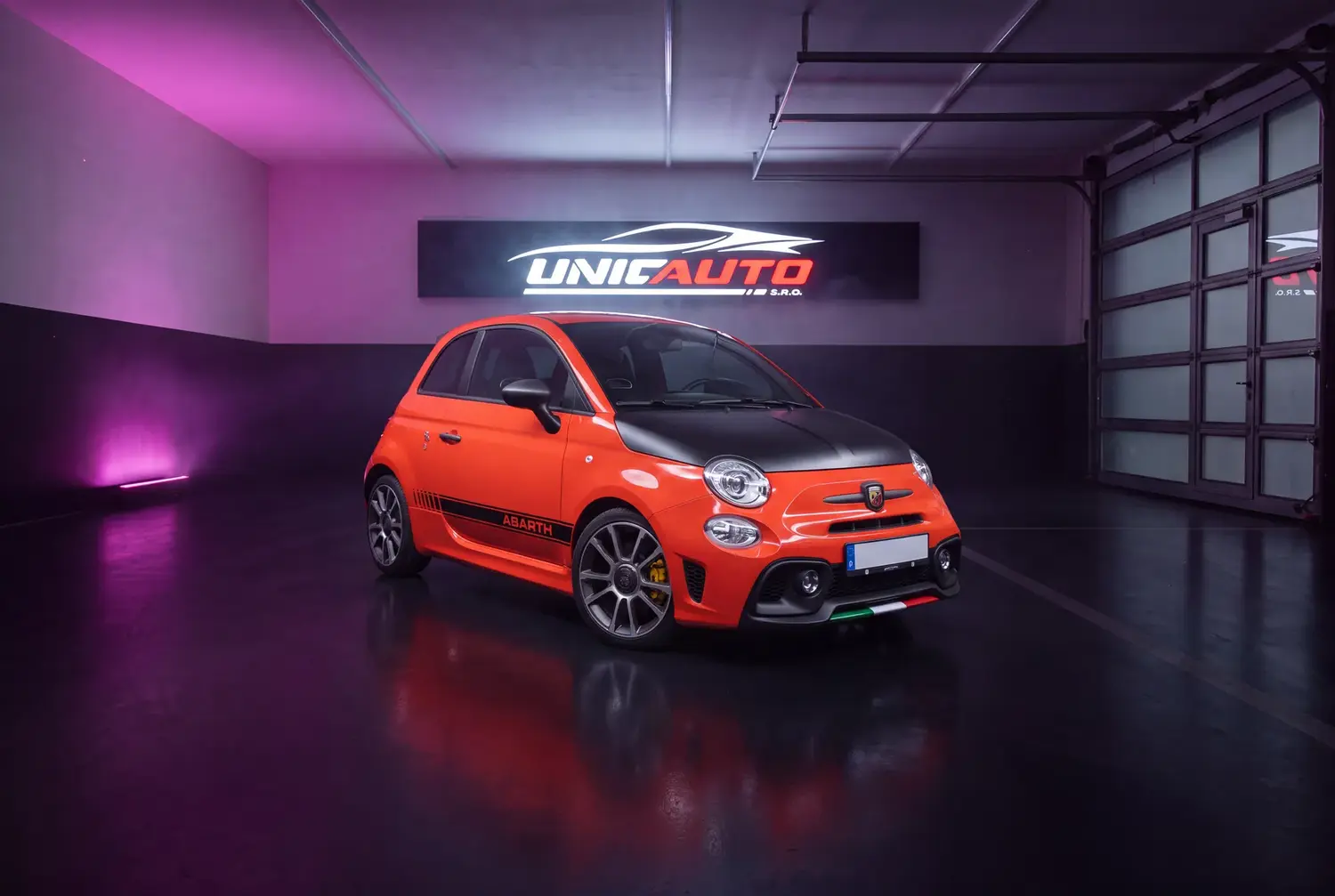 Abarth 695 Esseesse a noleggio a Roma — esterno