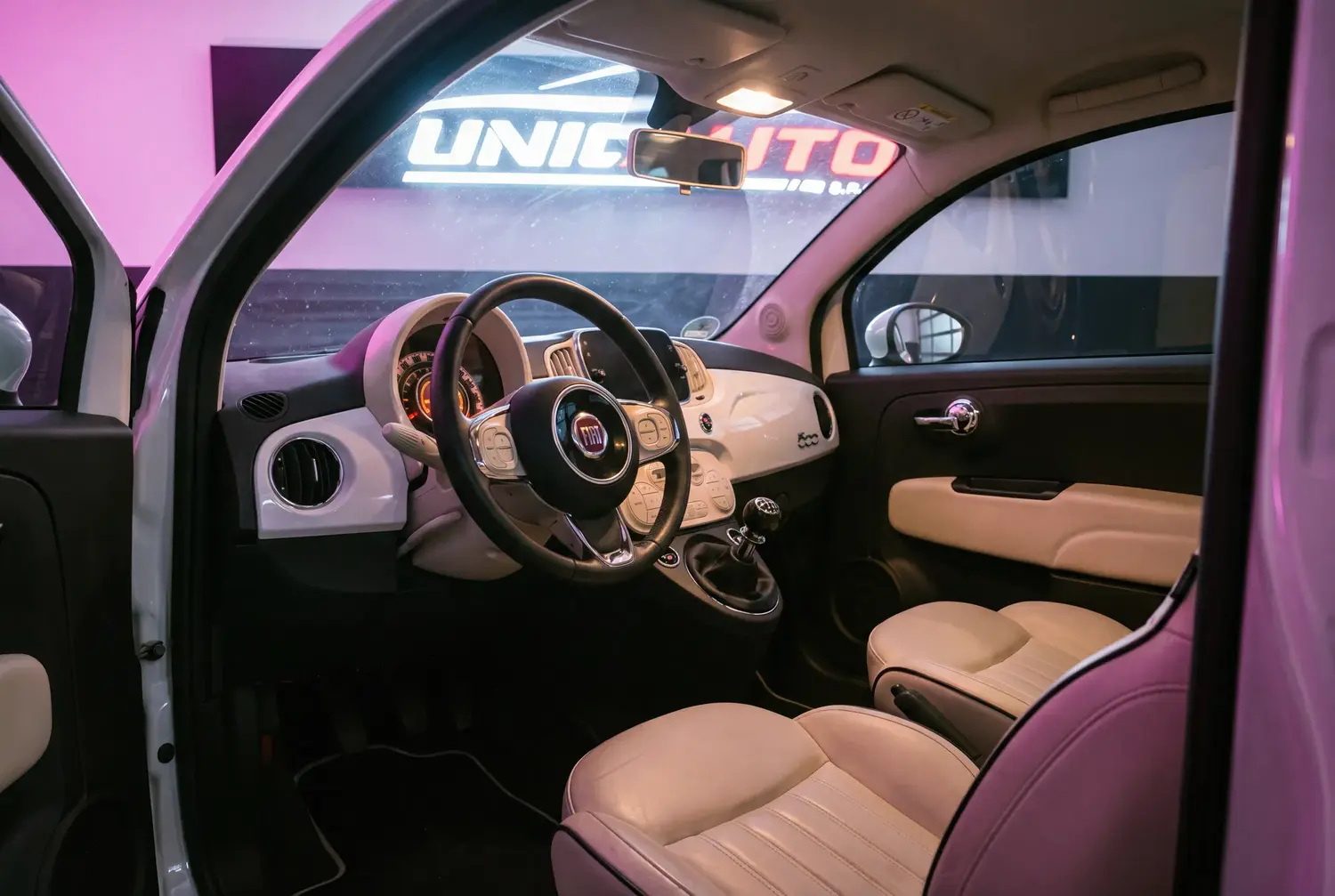 Fiat 500 Sport a noleggio a Roma — interni