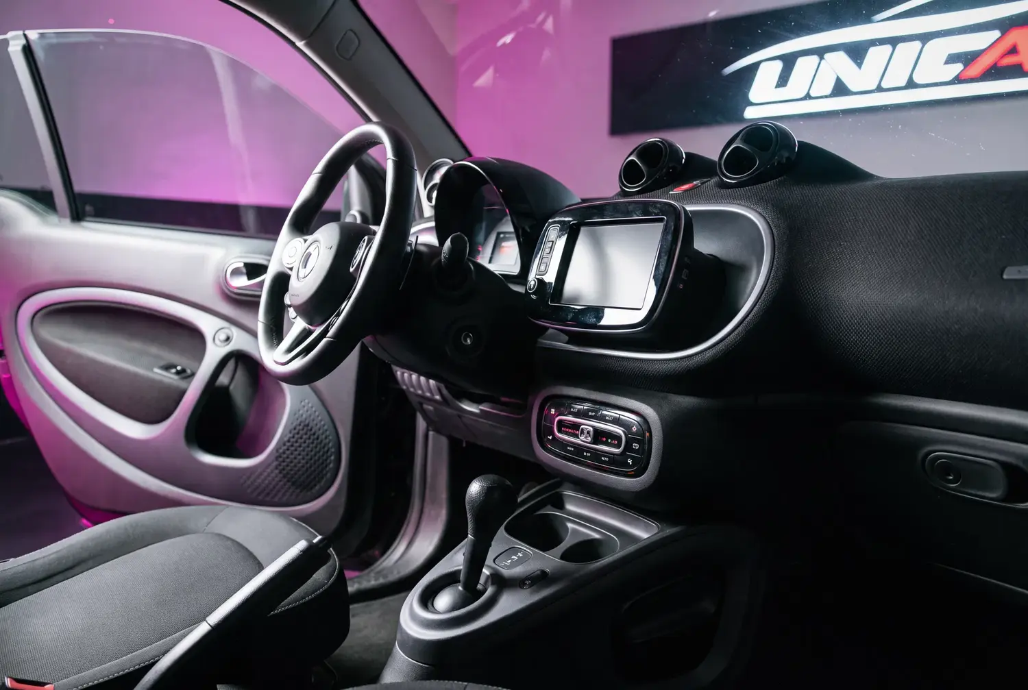 Smart Fortwo a noleggio a Roma — interni